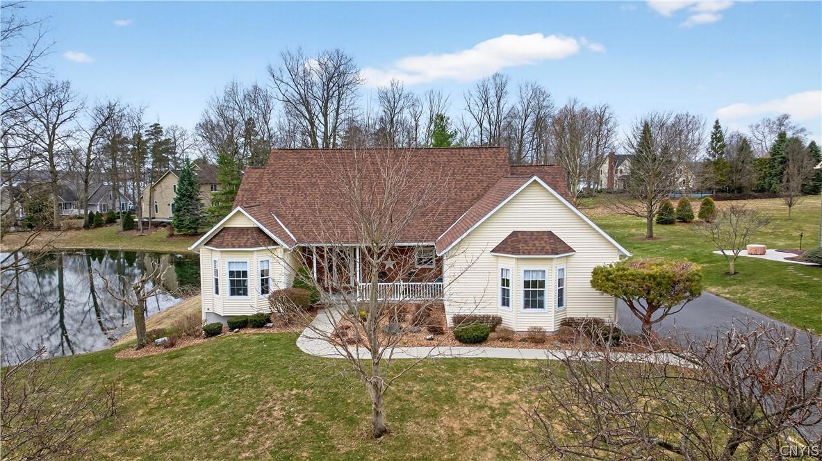 Image 3: New roof with a transferable warranty