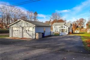 13305 Lakeview Dr