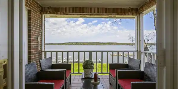 6 W Terrace Avenue