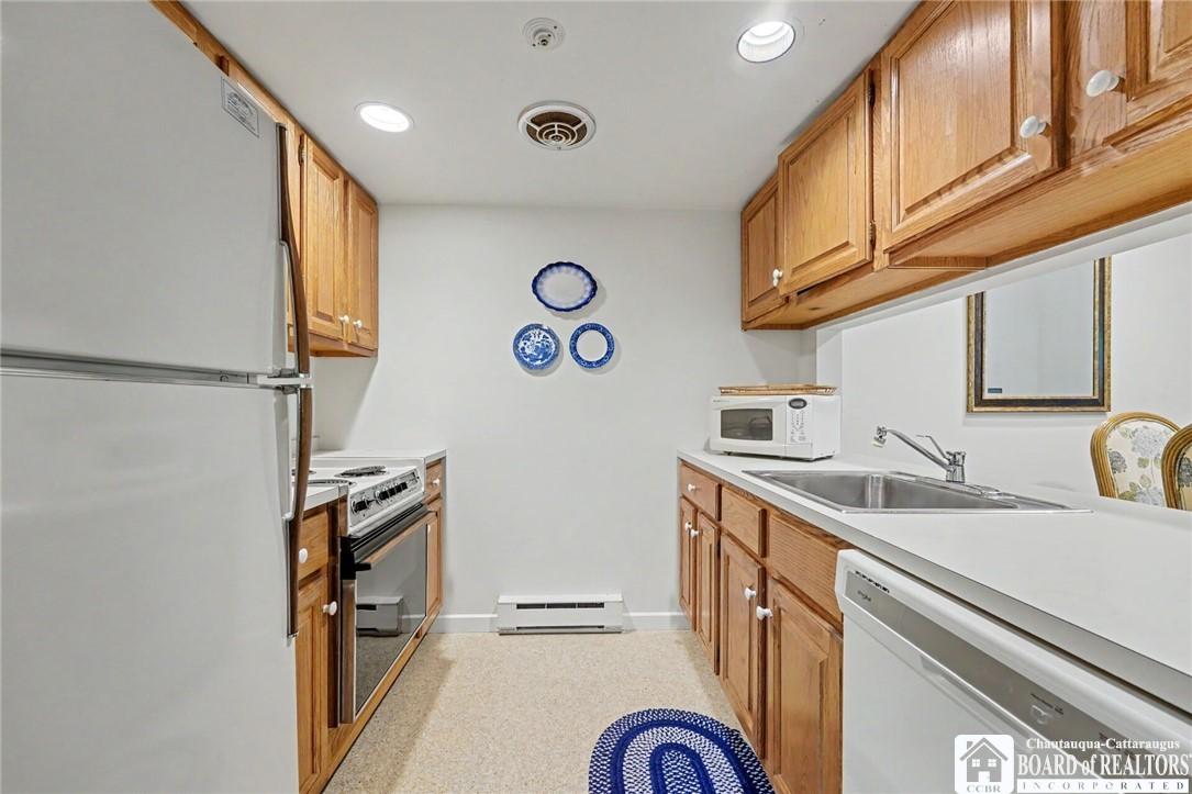 Image 3: Kitchen