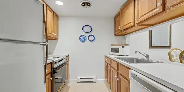 Image 3: Kitchen