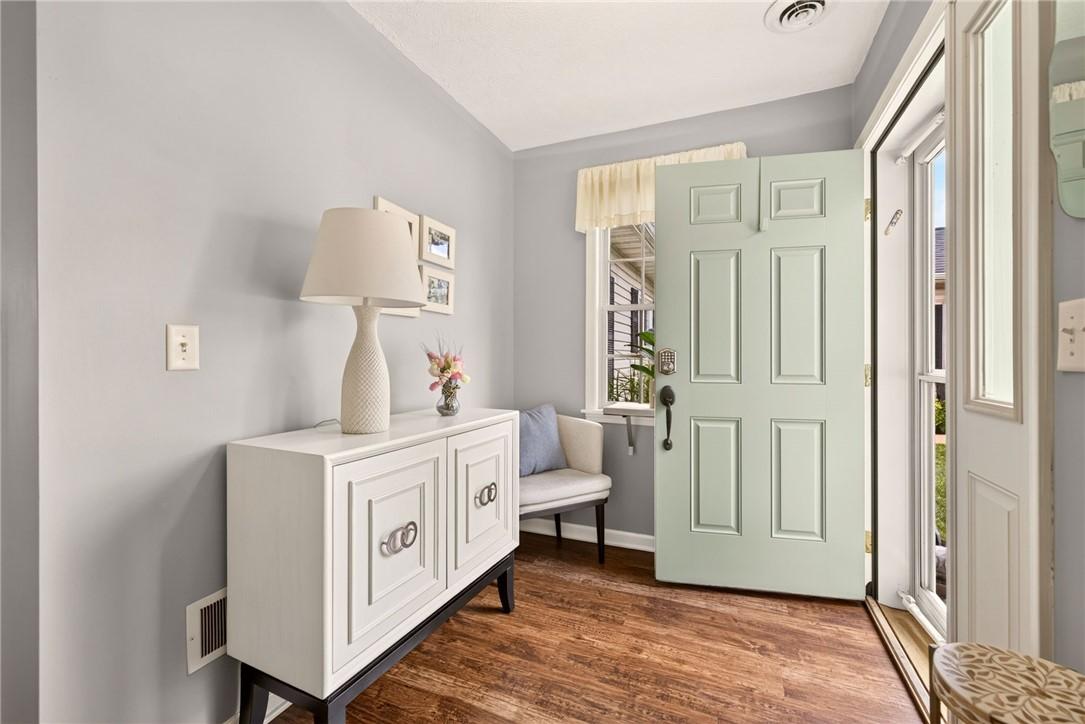 Image 3: Bright and welcoming front entryway