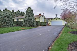 8690 Lakeview Drive