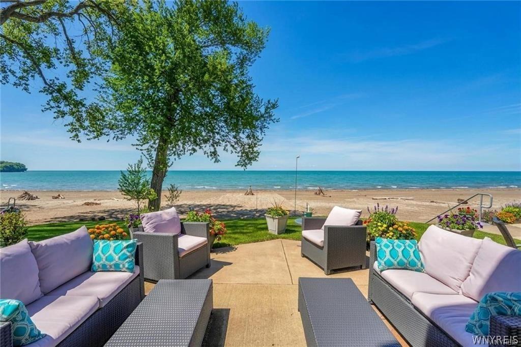 Image 2: Good size Patio for entertaining.  GORGEOUS!