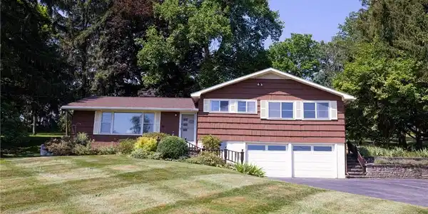 2117 W Lake Road