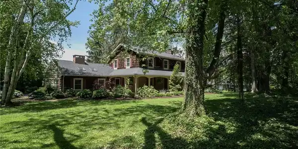 3413 E Lake Road