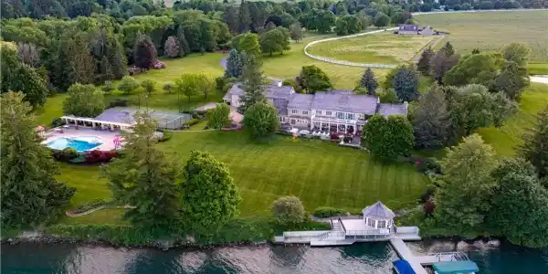 3074 W Lake Road