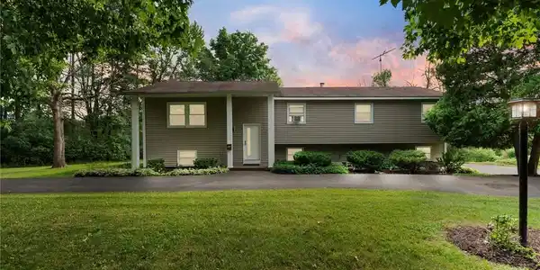 2111 E Lake Road