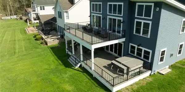 5518 Wells Bay Lakefront