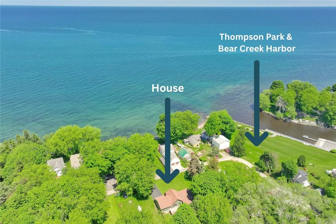 Image 2: Unique Lakeside community &ndash; a very short stroll to