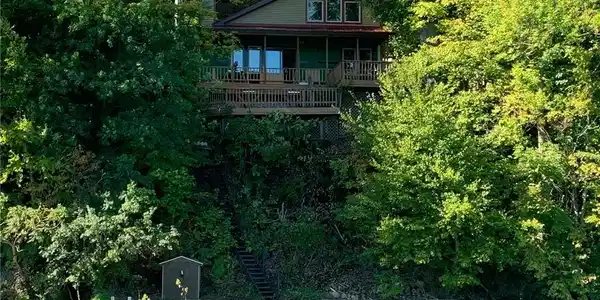 44 Cliffside