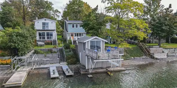 1733 Shady Bend Lane