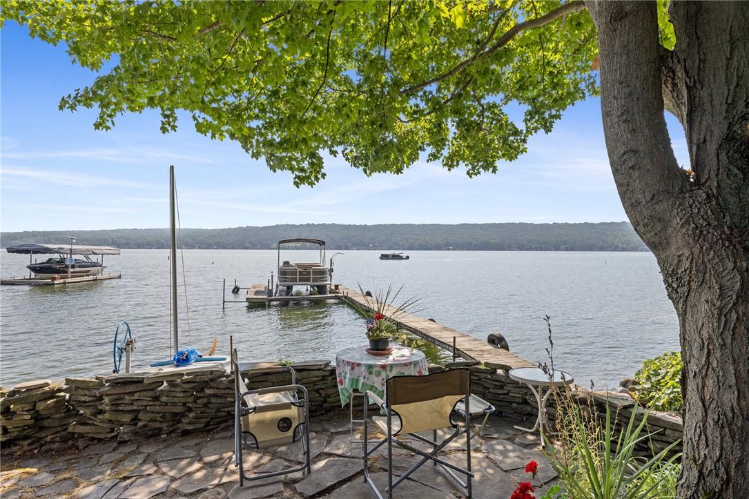 Image 3: BEAUTIFUL PATIOS OVERLOOKING LAKE