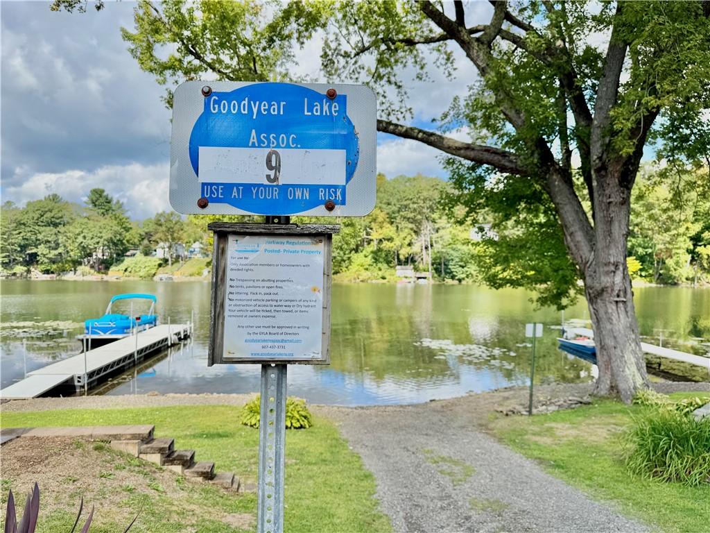 Image 4: Deeded lake access just 50' away!