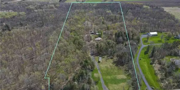 2606 E Lake Road