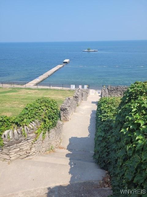 Image 4: Olcott Beach