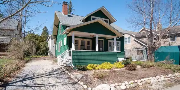 46 Hurst Avenue