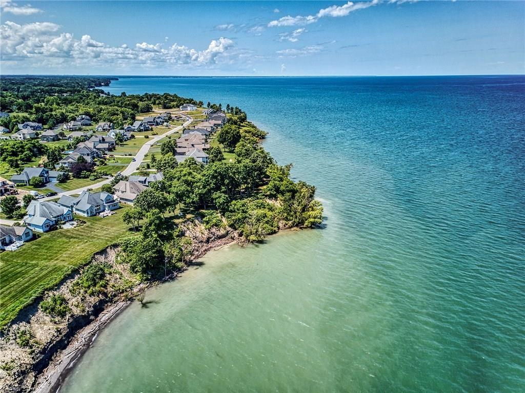 Image 2: This community spans the shoreline of Lake Ontario