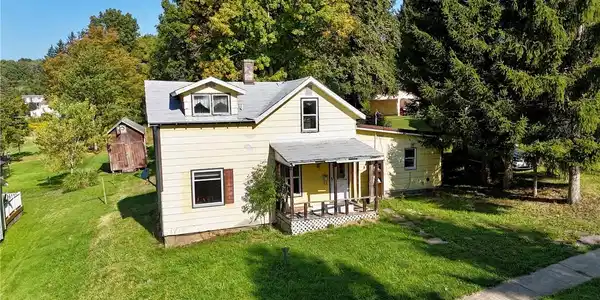 27 W Marvin Street