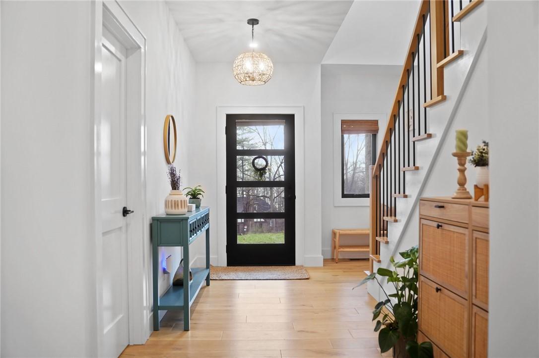 Image 3: Front entry