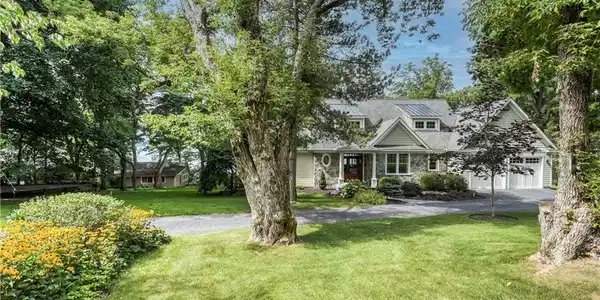 2031 Woodland Lane
