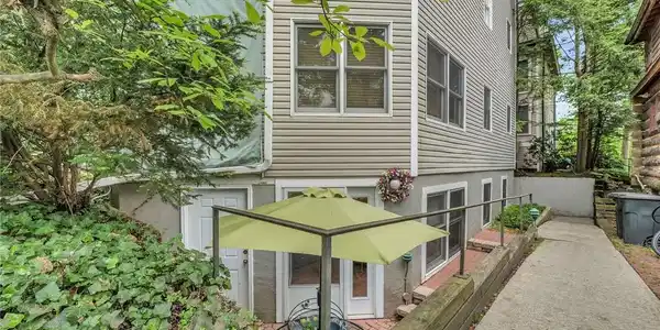 18 Peck Avenue