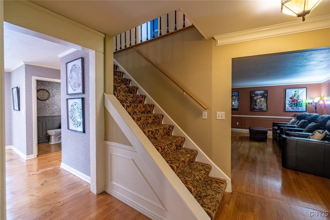 Image 4: Front Foyer