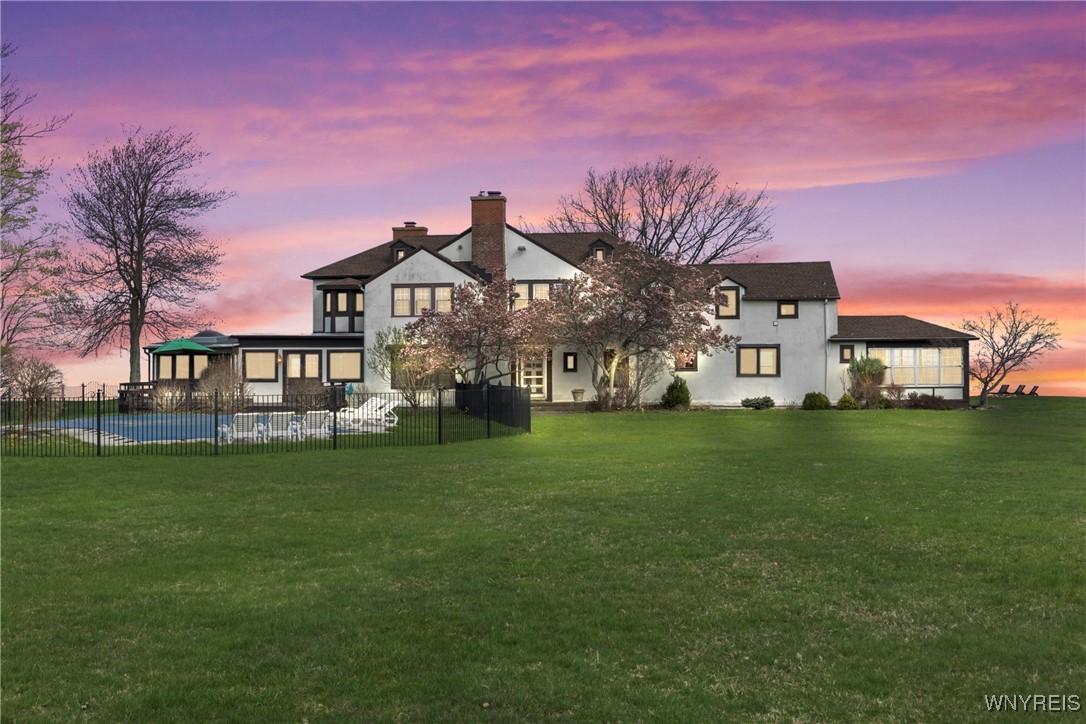 Image 2: magnificent home on 4.7 acres