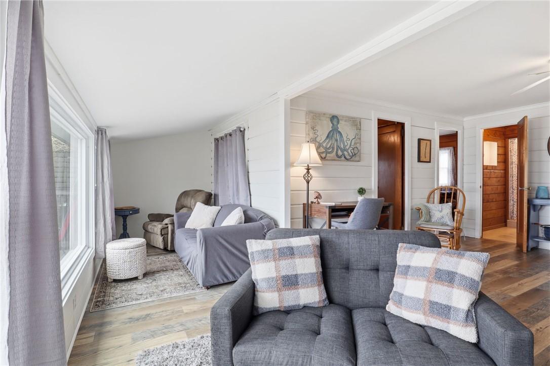 Image 4: Living room