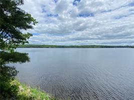 16 Patrick Dr Woodland Drive/Prvt
