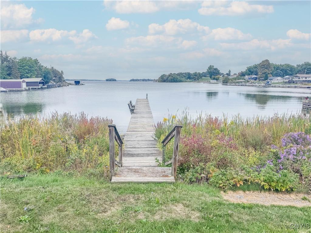Image 4: dock