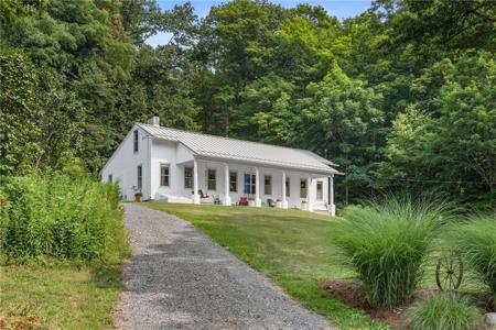 940 E Lake Road