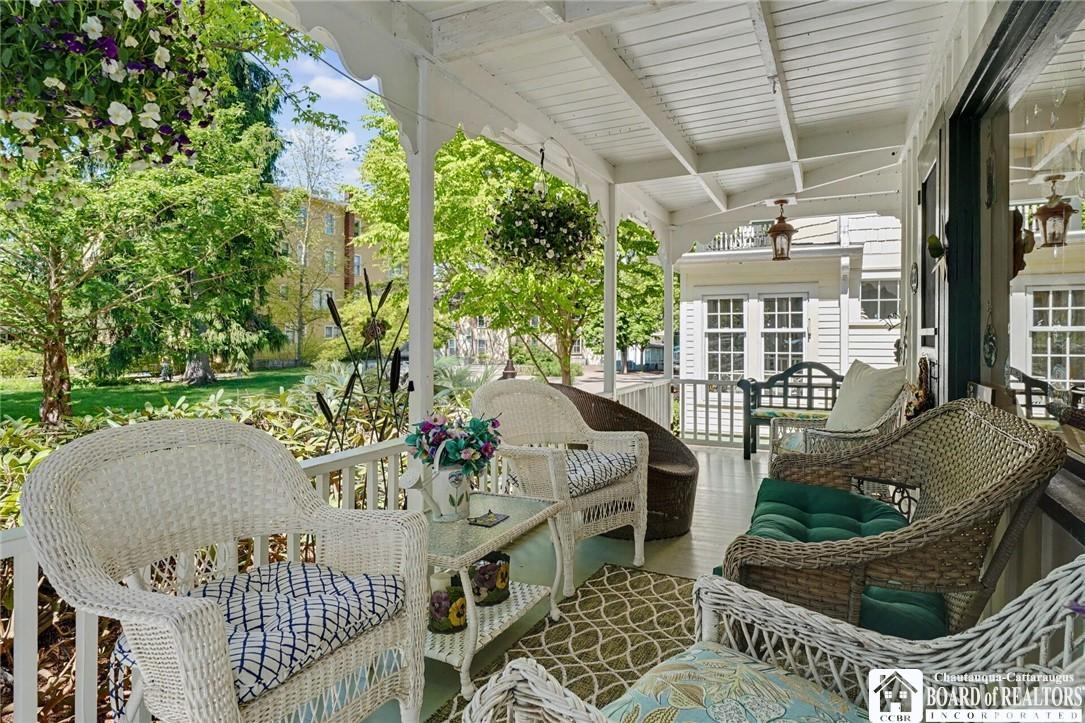 Image 4: Relax, unwind and enjoy time with your family and