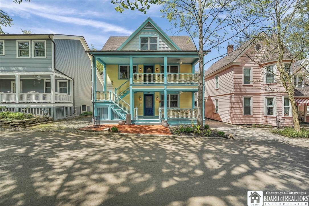 Image 2: Enjoy the large porches and meticulously cared for