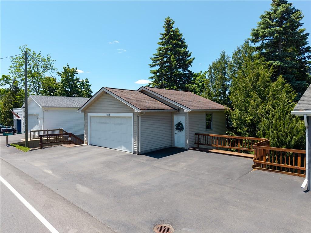 Image 4: Road level garage and lots of parking