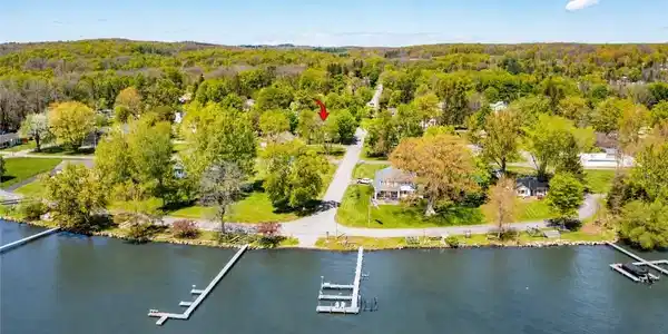Image 3: Welcome to Greenhurst! Deeded lake rights with boa