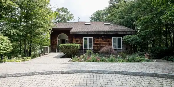 2180 W Lake Road