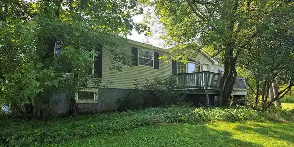 4228 E Lake Road
