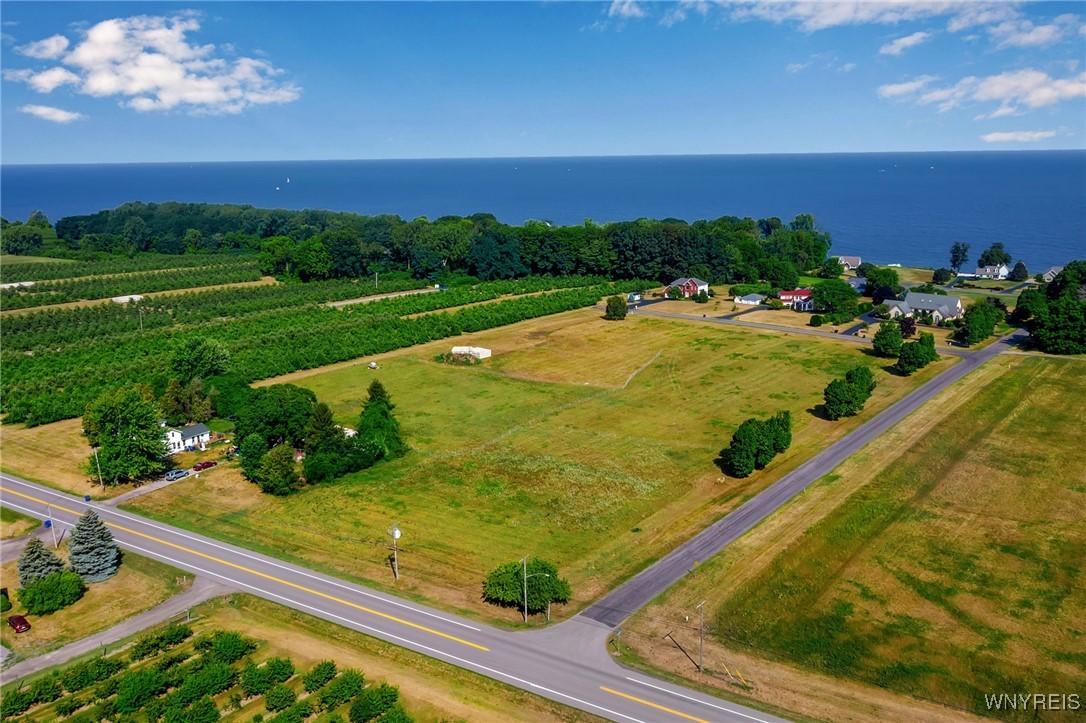 Image 4: 3.2 acre building lot with lake access