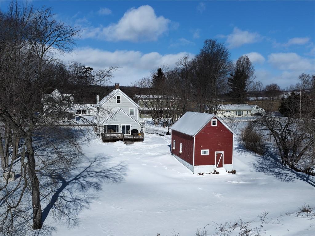 Image 1: Exceptional home with beautiful old barn. Gorgeous