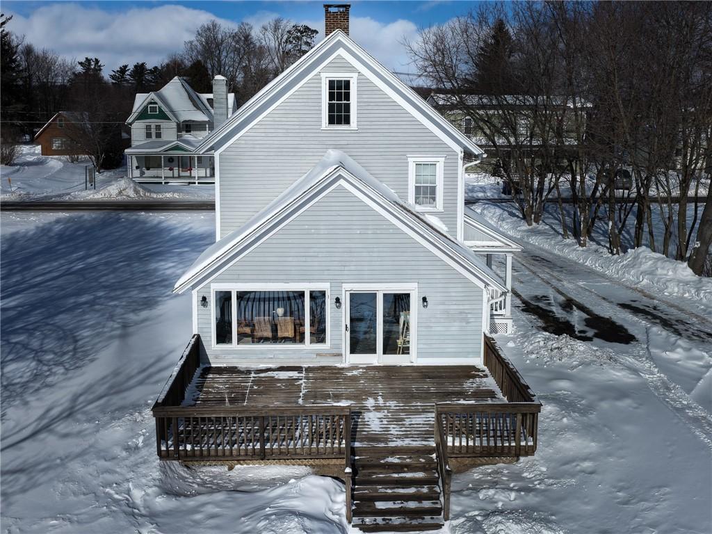 Image 4: Entertaining on this deck off the DR has never bee