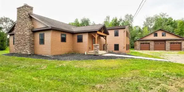 5105 W Lake Road