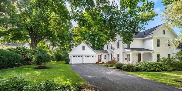 3 W Austin Street