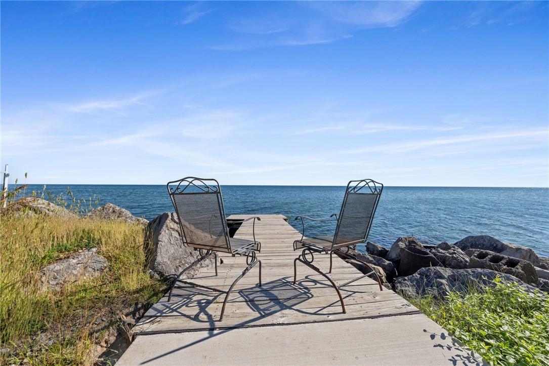 Image 2: ULTIMATE LAKE ONTARIO DREAM PROPERTY!