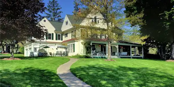 1860 + 1870 W Lake Road