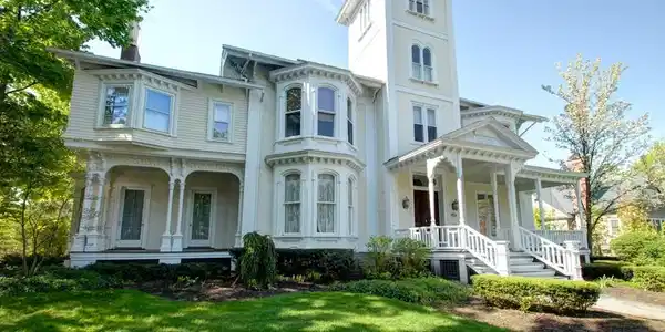 104 E Genesee Street