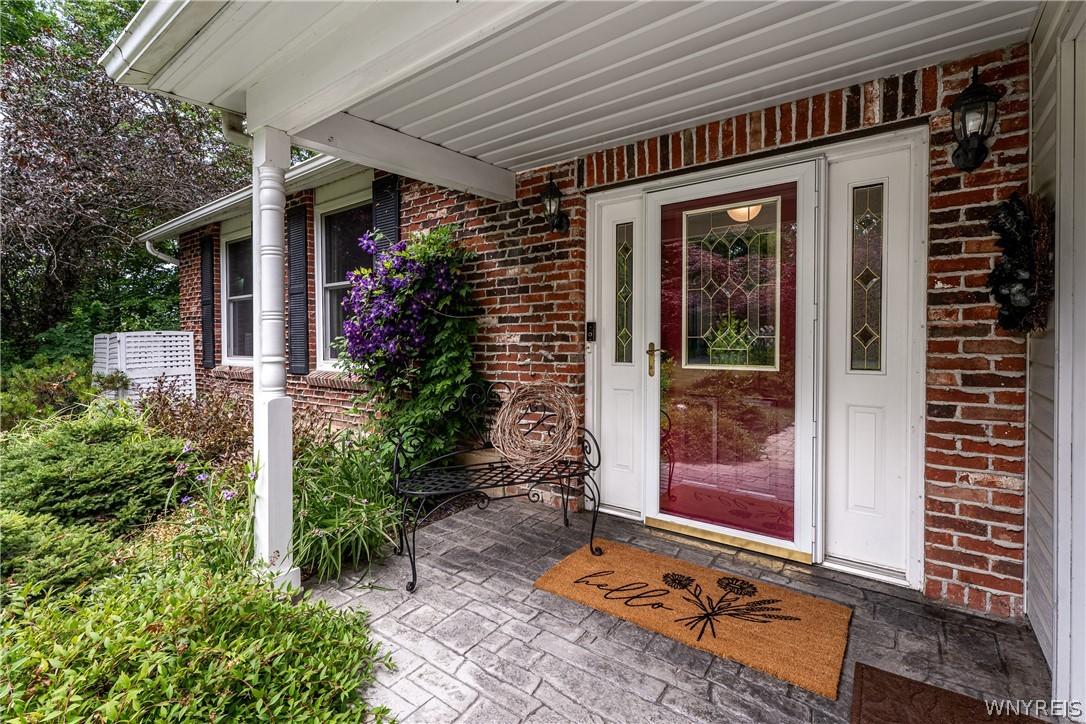 Image 3: FRONT DOOR