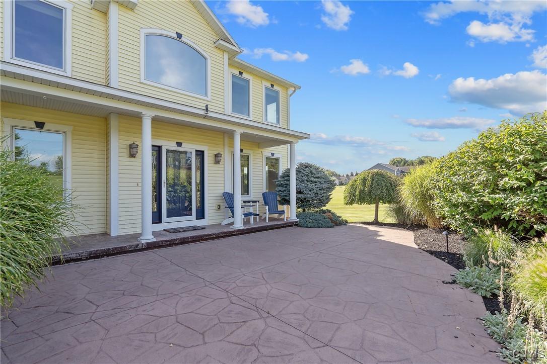 Image 4: Private oasis entryway.