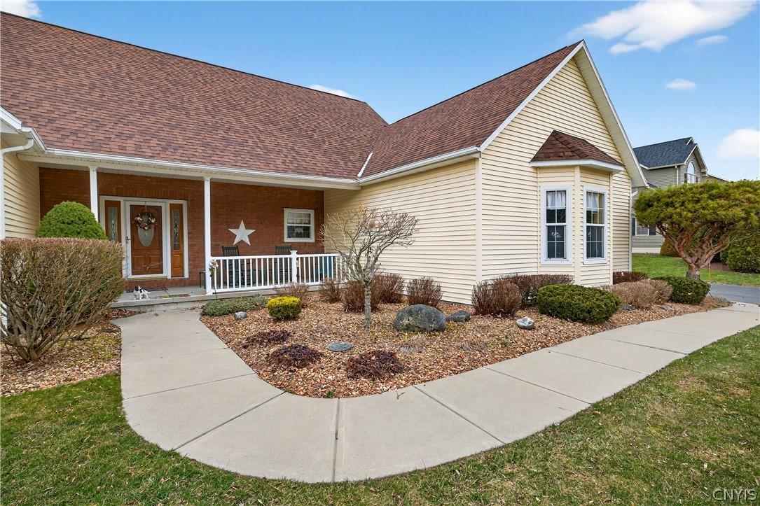 Image 1: Beautiful entrance to 133 Willowbrook Dr
