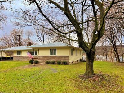 823 E Lake Rd